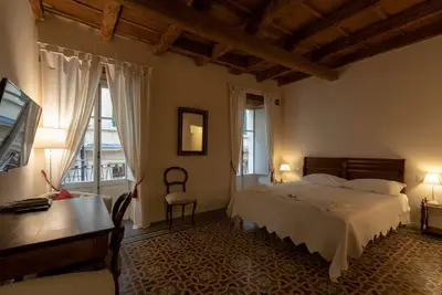 Image de Appartement romantique avec balcon à côté du balcon de Juliette