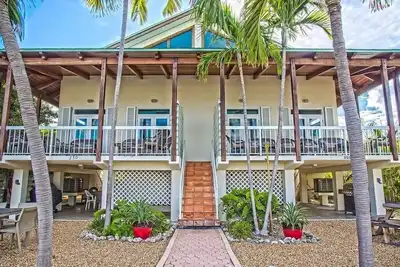 Image de P64 - Spacieux duplex de 3 chambres à coucher dans Key Colony avec accès à quai et accès au Cabana Club!