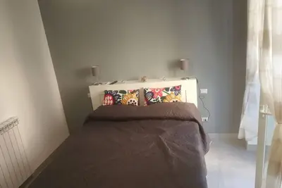 Image de Maison au centre dans un immeuble calme de 1600 (1 chambre)