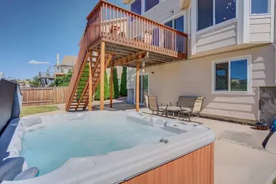 Image de 5br Théâtre et Arcade | Académie Af | Sentiers, W / Hot Tub!