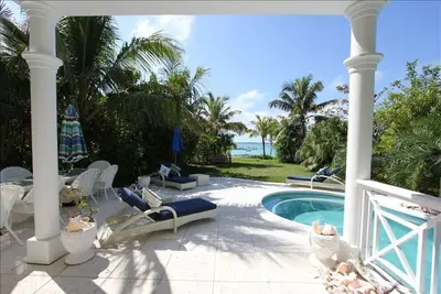 Image de À couper le souffle: vues panoramiques sur le coucher du soleil + bord de l'eau + maison familiale + piscine + quai