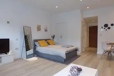 Image de Appartement studio moderne tout entier élégant - 2min à pied du tube près du stade de Wembley