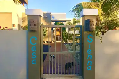 Image de Beau cadre privé, piscine, cour fermée, patio privé couvert de Palapa Rv