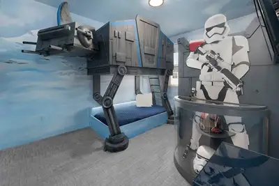Image de Maison de luxe dans un complexe hôtelier rempli! Piscine privée, cinéma, salles de jeux