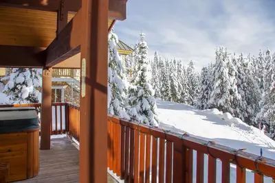 Image de Spacieuse maison familiale w / un bain à remous privé, foyer au bois - chiens Ok!
