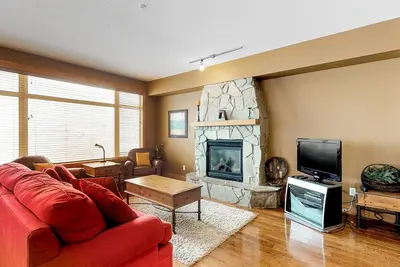 Image de Condo familial w / bain à remous privé - accès facile aux pistes!