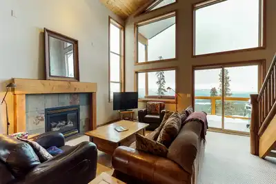 Image de Ski-in / ski-out à la maison w / bain à remous privé, attitude chien-friendly, et de belles vues!