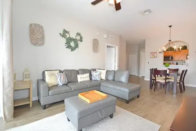 Image de Nouveau - Condo 3br / 2ba avec parc aquatique - À seulement deux milles de Disney!