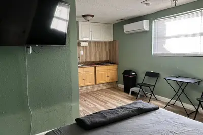 Image de Cosy & Petit Studio PRIVÉ Proche Plages, Meilleur Emplacement.