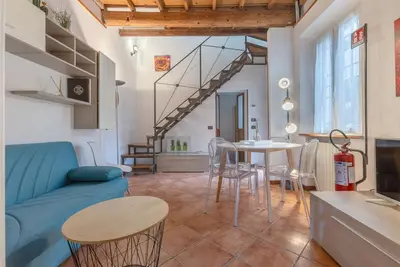 Image de Charmant appartement duplex en plein centre!