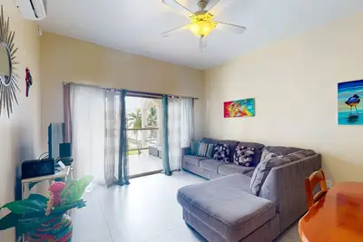 Image de Condo familial w \/ piscine et vue sur la plage dans un espace de détente et piscine partagée