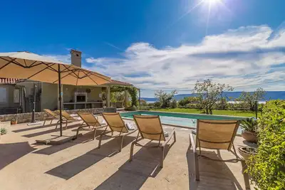 Image de Maison de vacances Trsja avec piscine