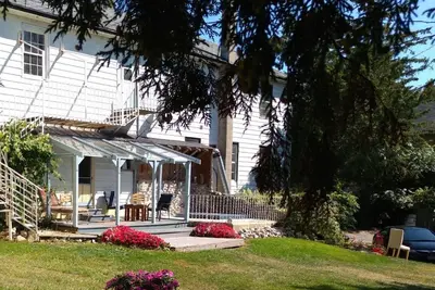 Image de 6 chambres Historic Inn Rental Location de vacances dans le magnifique Port Albert, Ontario