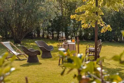 Image de Villa with six bedrooms and five bathrooms situated in Forte dei Marmi, Italy.