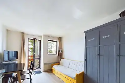 Image de Studio refait à neuf exposé Sud avec balcon