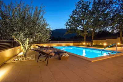 Image de Villa Skura, private heated pool 32m2, summer kitchen, 4 bedrooms, garden