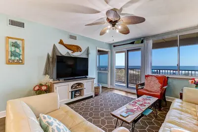 Image de Cet adorable condo accueillant est petit mais a tout! Vue imprenable sur l'océan Atlantique. Les chaises longues et de plage sont incluses, il vous suffit d'apporter vos serviettes de plage et vos tongs.