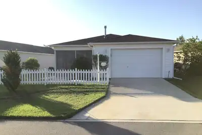 Image de Super endroit! Villa de 2 chambres avec chariot de golf, barbecue et WiFi inclus!