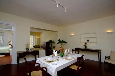Image de Appartement 2 chambres en bord de mer. Non. 2 à droite la plage de sable blanc de Silver Sands