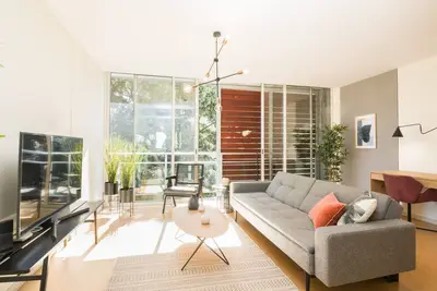 Image de HomeForGuest Appartement mansardé design, parking gratuit