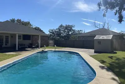 Image de Nouvelle Maison De Plage! -Passer À La Plage-Piscine PRIVÉE-Patio-CLÔTURÉ Dans La Cour ARRIÈRE-Grill