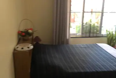 La maison est attribuée à 15 minutes de l'aéroport international Julius Nyerere.