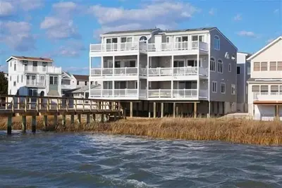 Image de Bayfront, A / C, Internet, Tv, Grill, Pont, Parking dans la rue, etc.