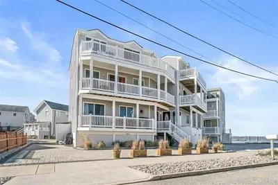 Image de Bayfront, A \/ C, Internet, Tv, Grill, Terrasse extérieure, Parking