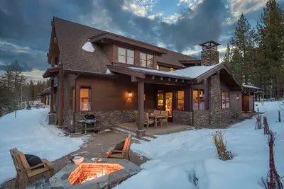 Image de Superbe maison de montagne moderne à Truckee ❤ par AvantStay