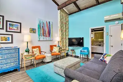 Image de Nouveau! Bright Condo w / Balcony - Marchez jusqu'Ă la plage de Dewey!
