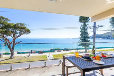 Image de 6 'Shoal Towers', 11 Shoal Bay Rd - Vues magnifiques sur l'eau et emplacement idéal