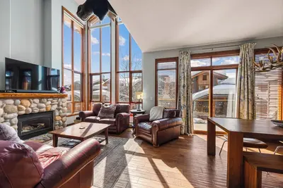 Image de Chalet de Ski - Ski-in / out & bain à remous privé