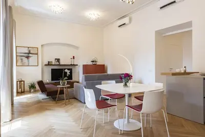Image de Newly Renovated/Brand New 2019 - Modern, spacious and an exclusive location,