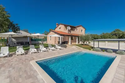 Image de Villa moderne avec piscine et jardin au coeur de l'Istrie