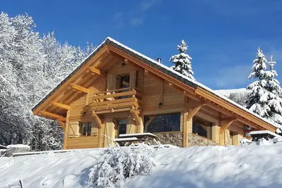 Image de Chalet neuf en bois massif,