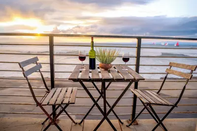 Image de À couper le souffle Beachfront 1 Bedroom Apt