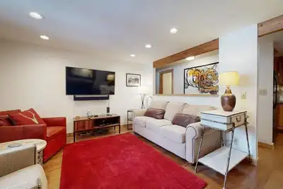 Image de Côté piste 2br / 1ba - 5 minutes de marche ou de trajet jusqu'aux ascenseurs et tram-2ème étage-bain à remous