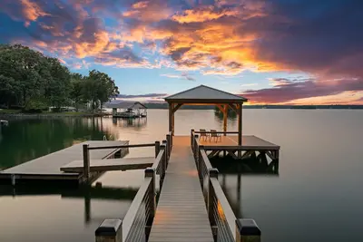 Image de Vues vraiment étonnantes sur le lac Norman! ! Belle maison spacieuse
