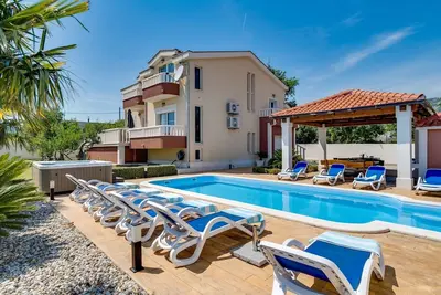 Image de Modern villa Šuker with private 30sqm pool, Jacuzzi, Gym, Sauna, huge Garden