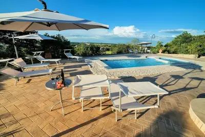 Image de Maison de vacances privée avec climatisation, bain à remous, piscine privée, Wifi, Tv, patio