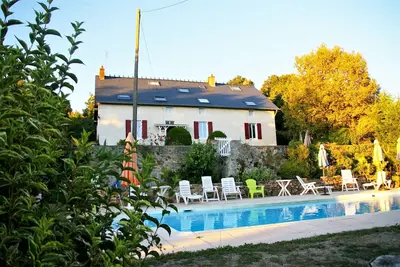 Ferme authentique avec piscine chauffée et vue panoramique