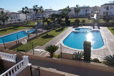 Image de Very nice, sunny, facing the pool apartment.