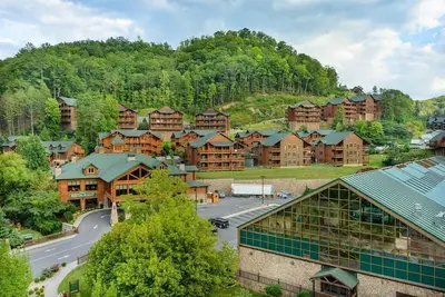 Image de Cabin Grand Luxury Condo: 4 juillet. 4 personnes. 1. 3 miles du centre-ville de Gatlinburg