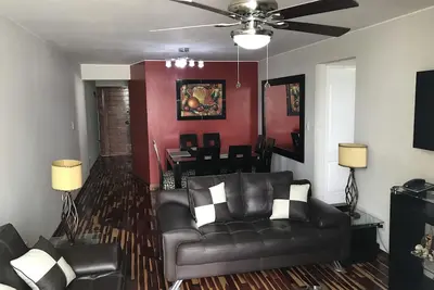 Image de Condo de luxe et moderne entièrement meublé dans le magnifique quartier de Miraflores