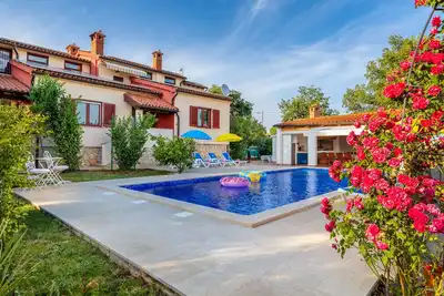 Image de Piscine, grill, WiFi, vélos, billard, lave-vaisselle, lave-linge