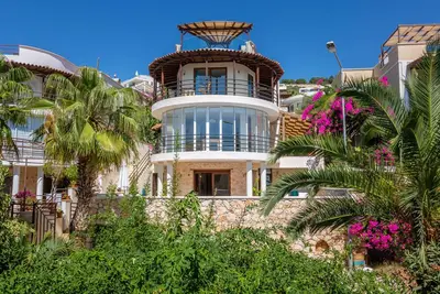 Image de Villa Lavanta récemment rénovée à Kalamar avec piscine privée et vue magnifique sur la mer