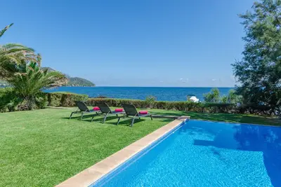 Port Nou - Amazing villa with private pool on the seafront of Cala Bona Free WiFi