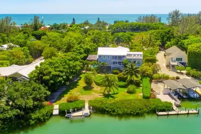 Image de Cinq chambres à coucher Channel Front Estate sur Captiva! Parfait pour la famille et les amis