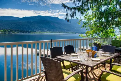 Image de Cabine au bord du lac ravissante w / excellent accès à la natation et plage privée