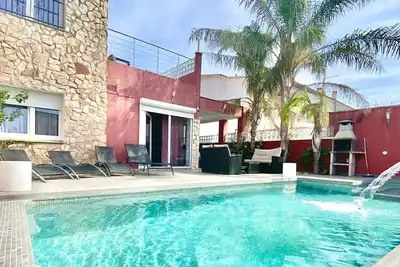 Image de Les Orangères, piscine chauffée +bains bouillonnants, 5 ch. , 4 s. d. b, clim. +wifi